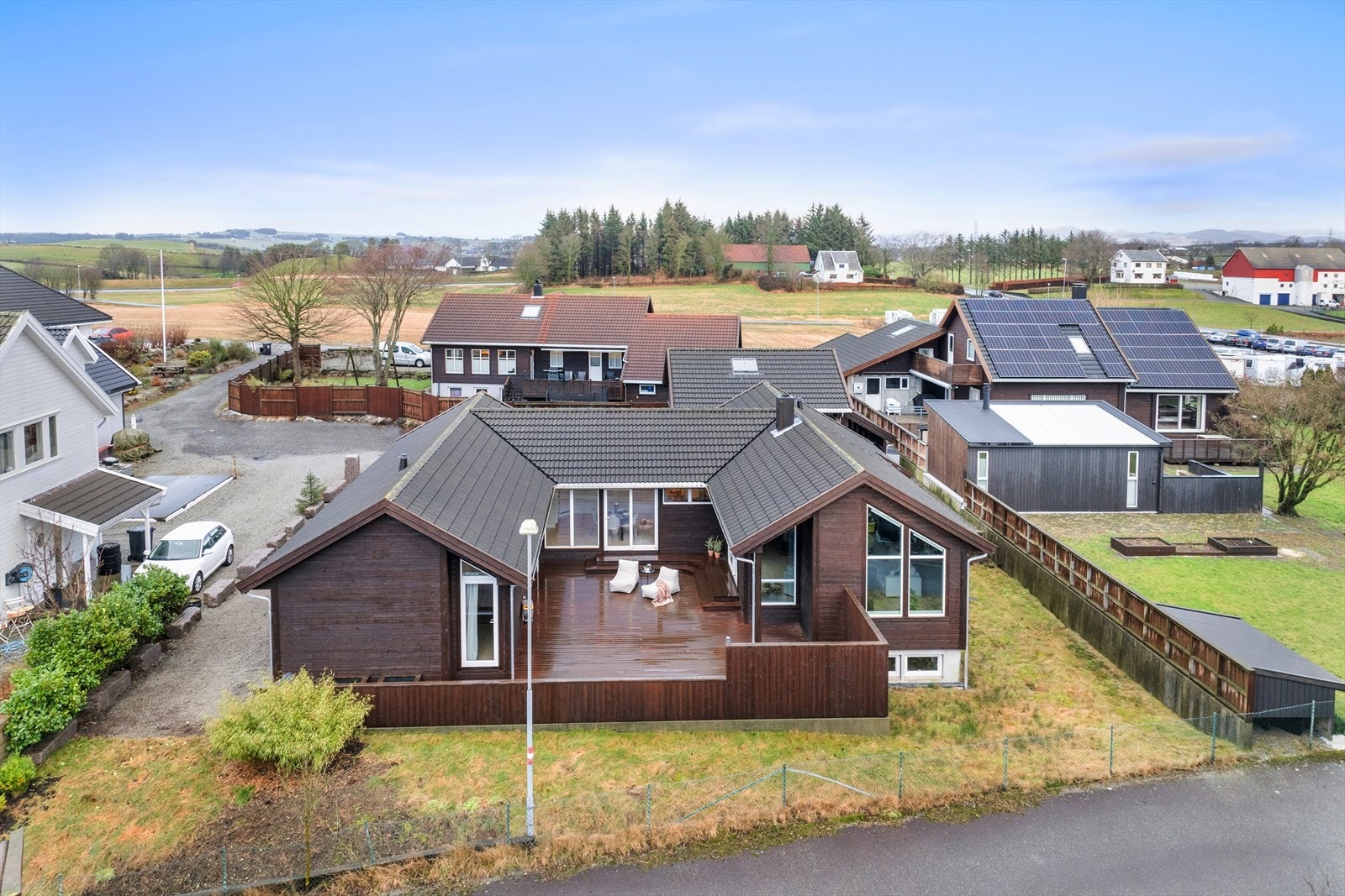 Velkommen til Gamlevegen 24A. Presenteres av Britt Fagerland i Eiendomsmegler1 Jærmegleren. Foto: Robin Malm Galleribilde