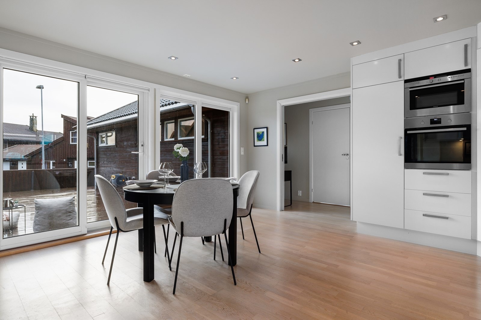 Videre inn fra kjøkken, kommer man til soveromsfløyen og bad Galleribilde