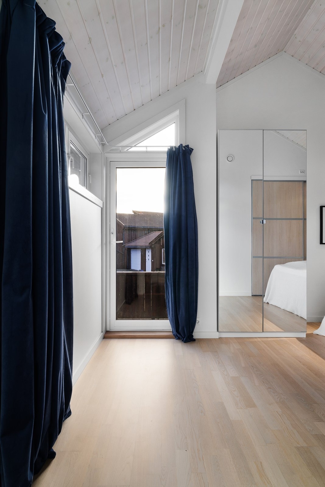 Hovedsoverom med utgang til terrassen Galleribilde