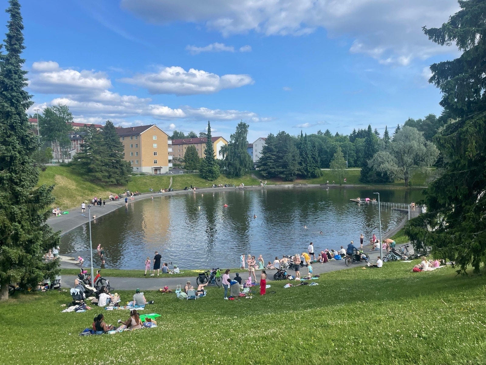 Populære badedammen ved Tonsenhagen torg Galleribilde