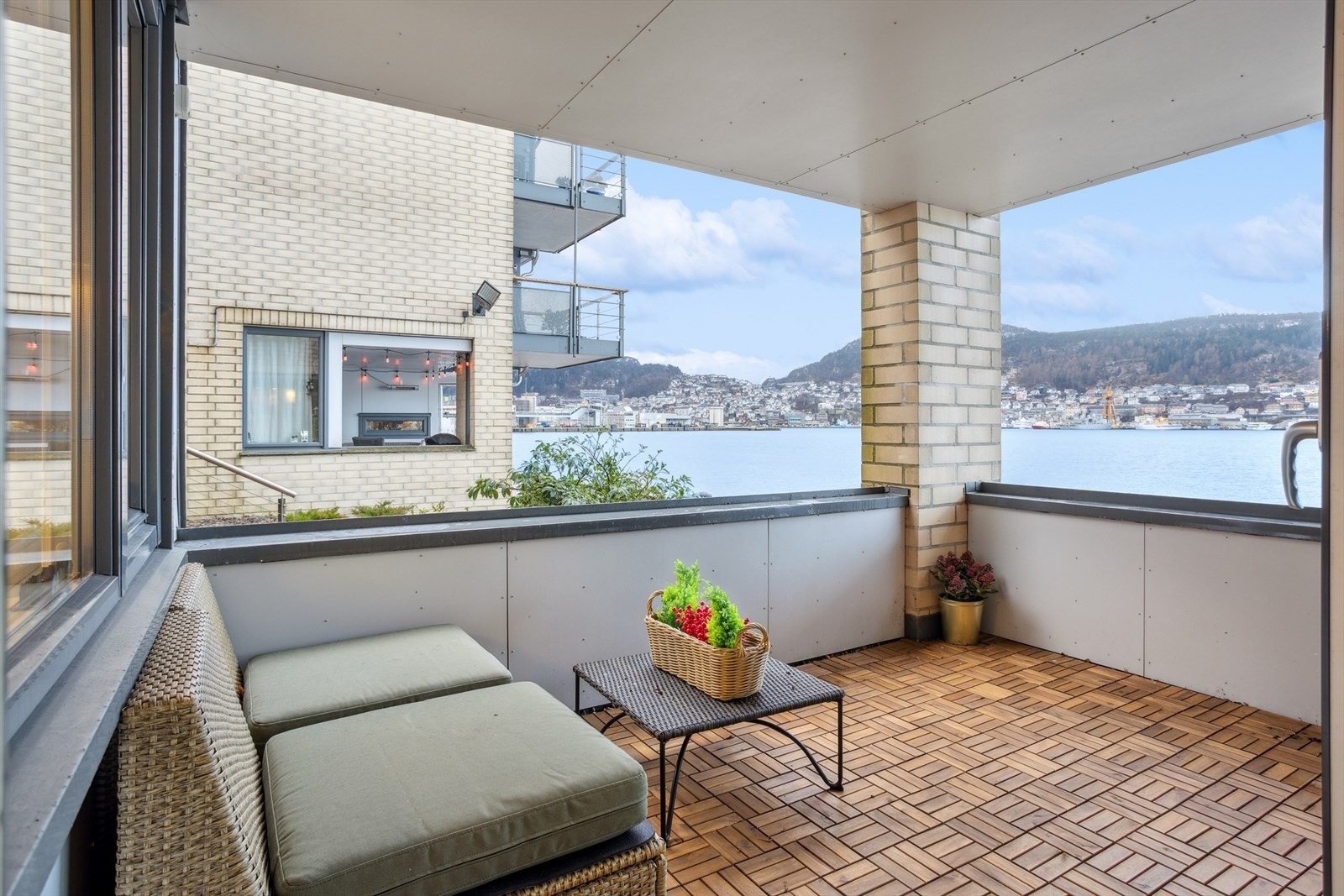 Leiligheten har en helt fantastisk beliggenhet på Nordnes. Området byr på nesten alt man skulle ønske seg i hverdagen. Galleribilde