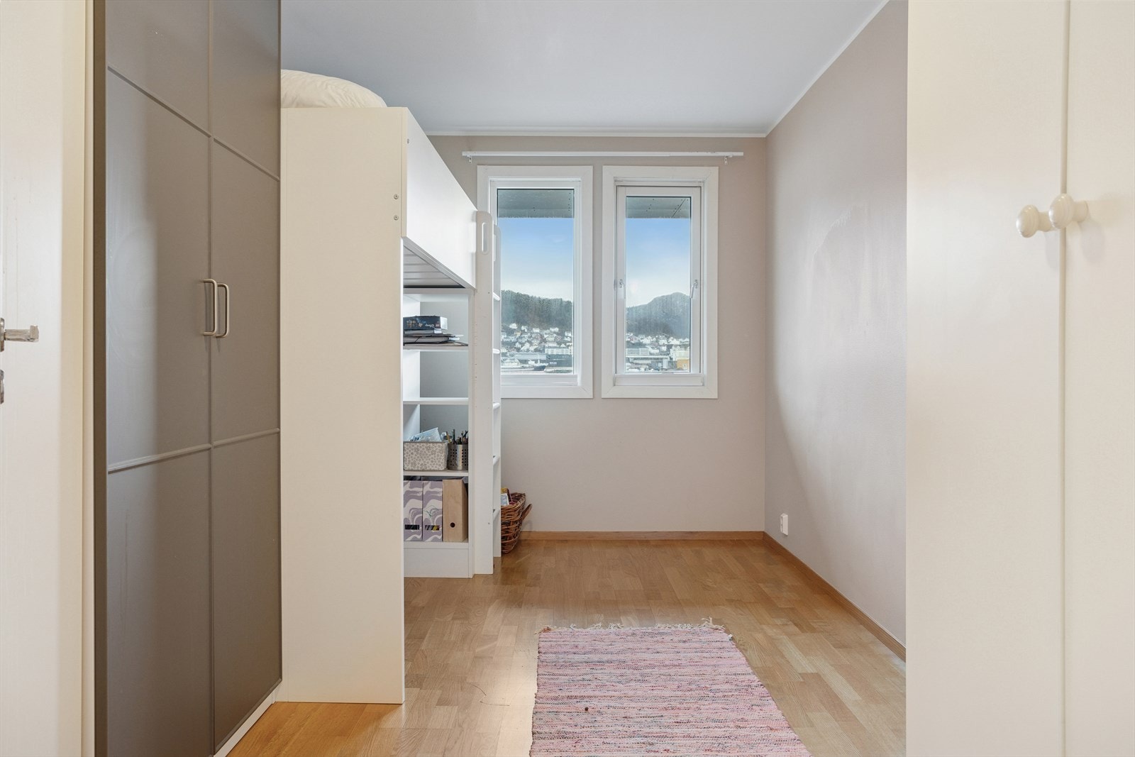 Flotte vindusflater som sørger for godt med naturlig lys. Galleribilde