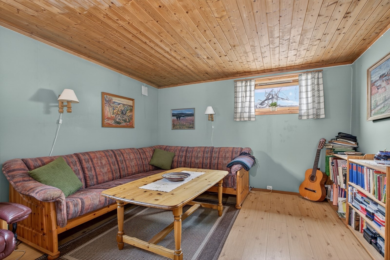 Kjellerstuen har 4 vinduer som gir rikelig med lysinnslipp Galleribilde