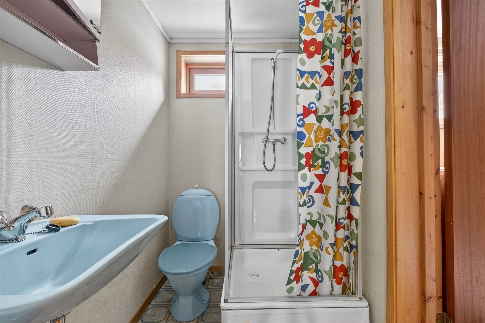 Du finner også et bad i sokkeletasjen Galleribilde