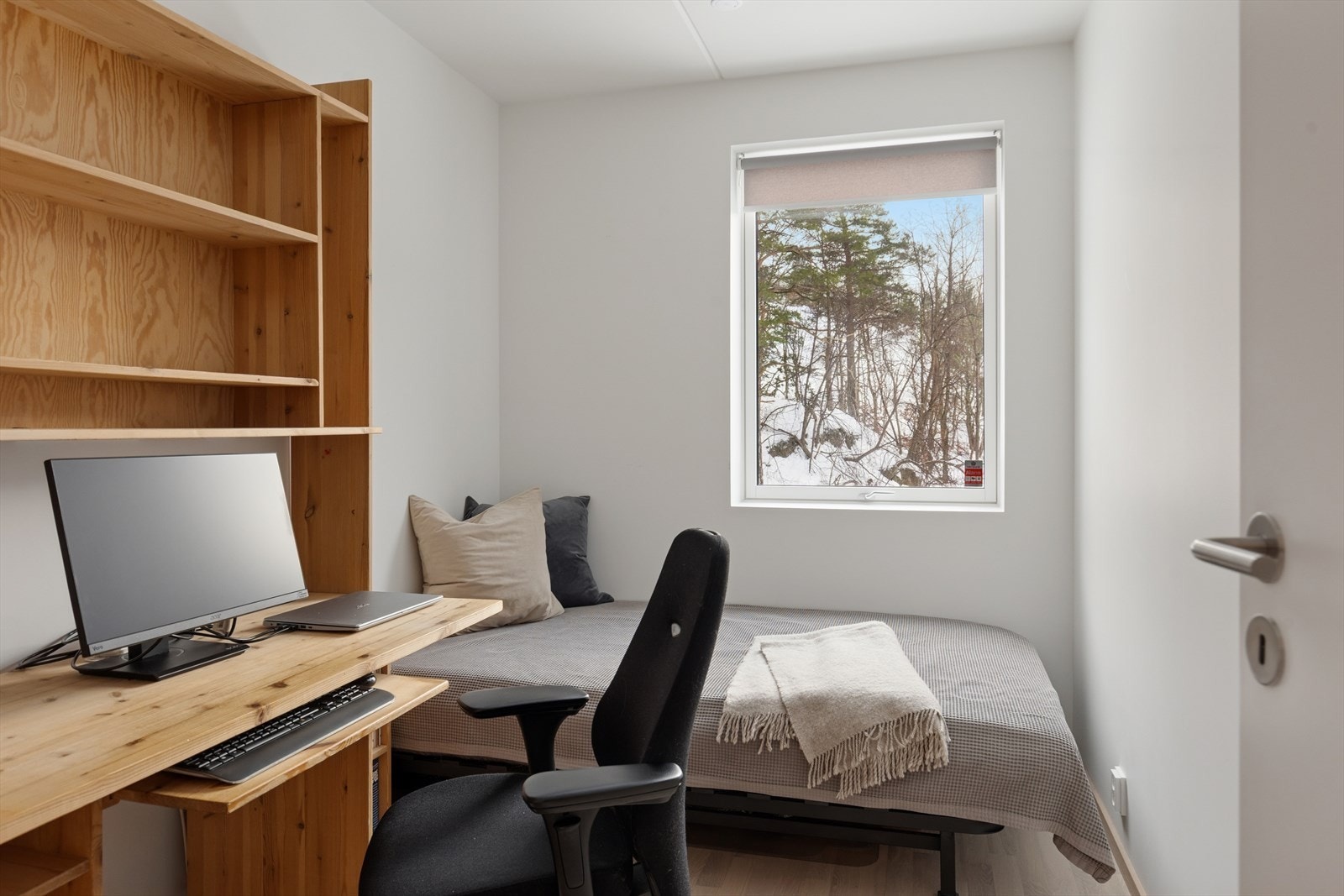 Soverom to - De øvrige soverommene passer utmerket som barnerom, gjesterom eller hjemmekontor. Galleribilde