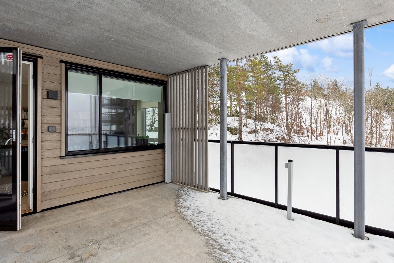 Perfekt uteplass for morgenkaffe, måltider og lange sommerdager. Galleribilde