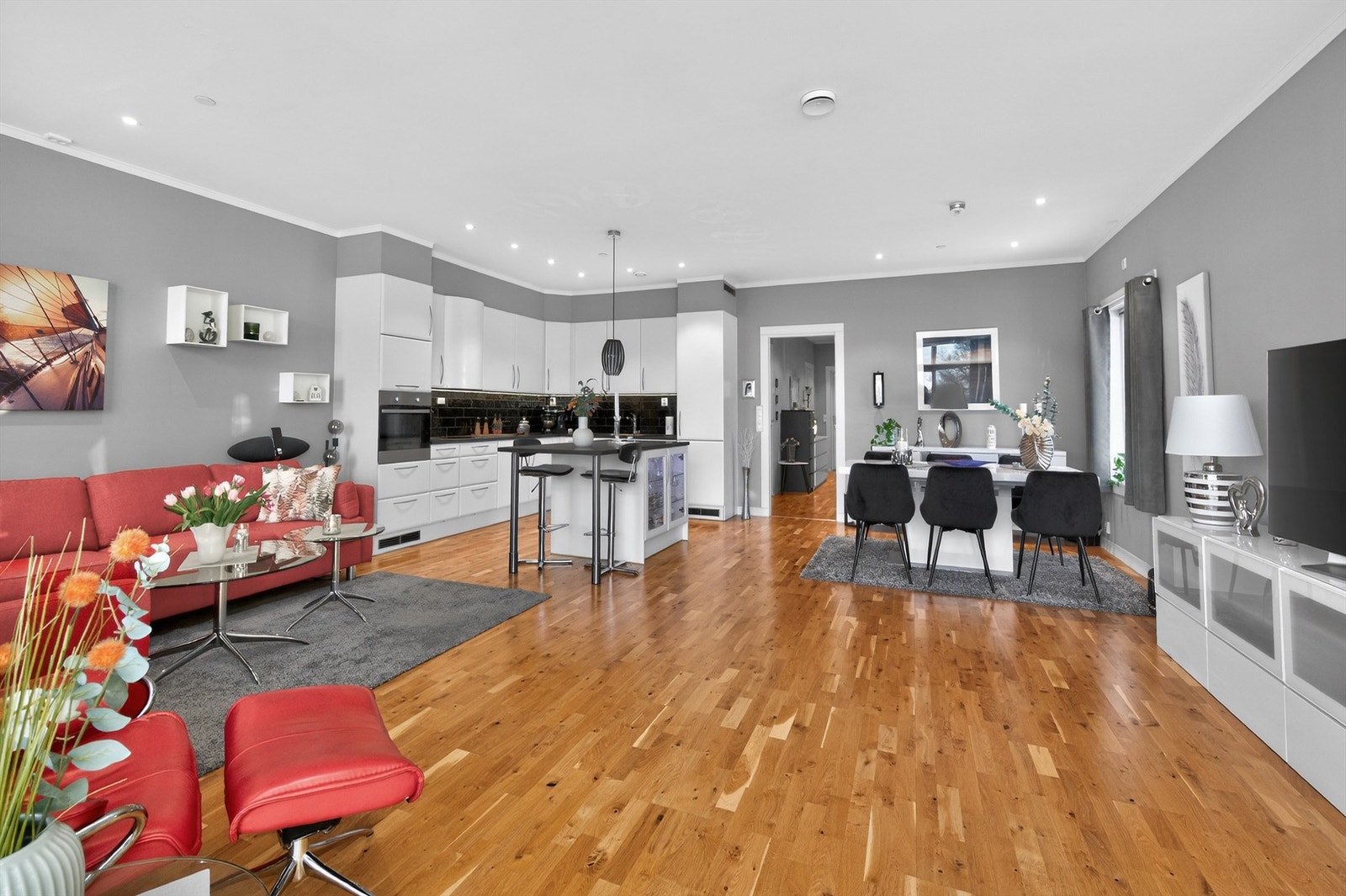 Leiligheten er opprinnelig byggemeldt med et ekstra soverom, og det kan derfor være mulig å etablere et ekstra slik at man får 3 soverom. Galleribilde