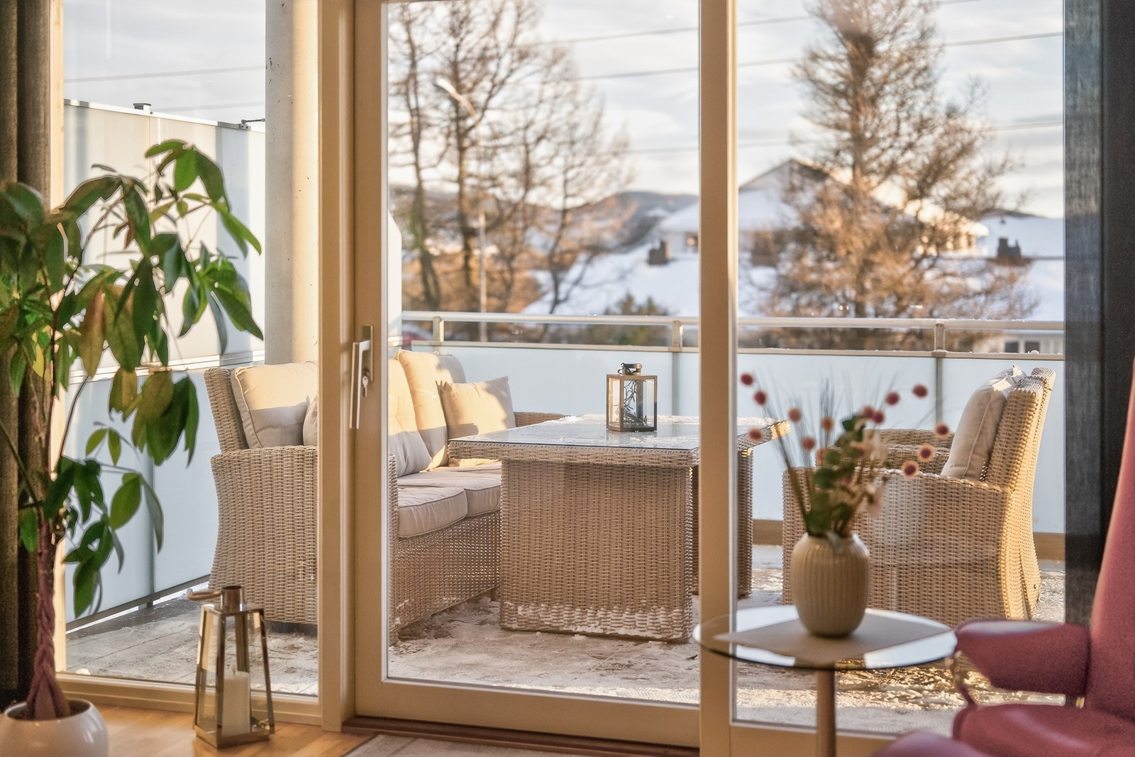 Leiligheten er oppvarmet med radiatorer tilkoblet varmesentral kombinert med elektrisk oppvarming. Galleribilde