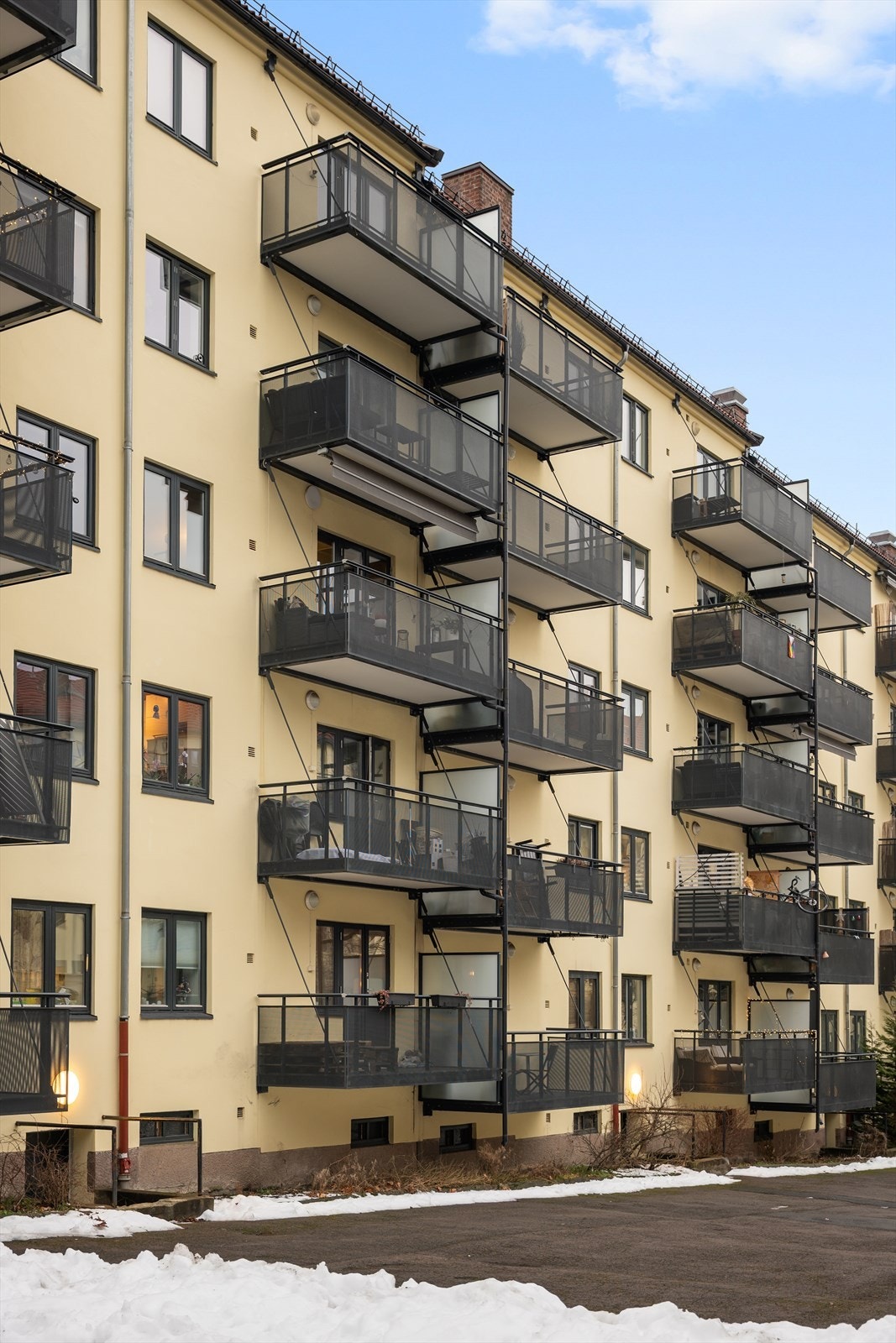 Her bor du sentralt og tilbaketrukket, med kort vei til offentlig kommunikasjon, flotte parker og utallige servicetilbud. Galleribilde