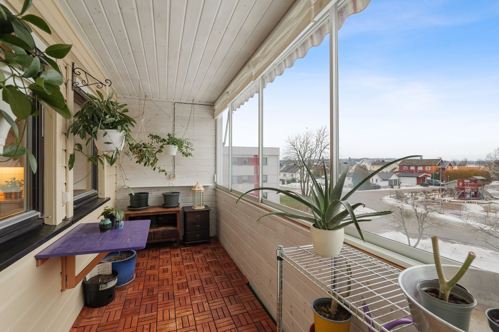 Med vestvendt beliggenhet får man sol fra formiddag til sen kveld på sommerstid. Galleribilde