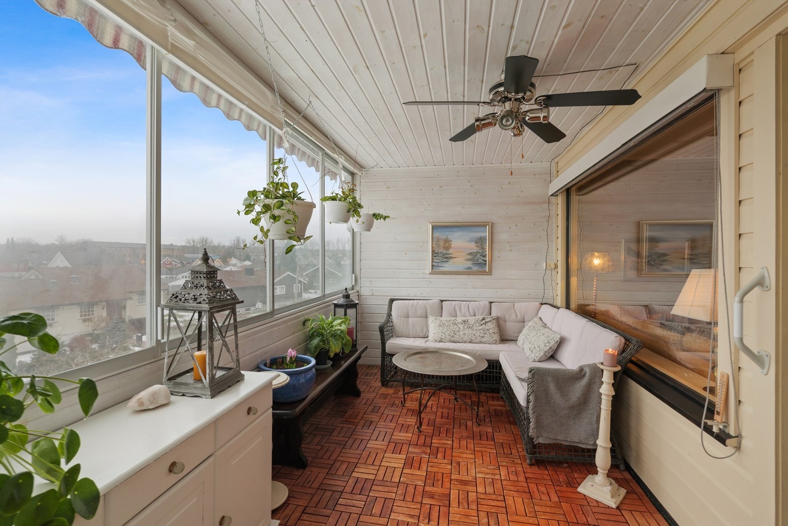 Fra stua er det utgang til balkong på ca 18 kvm. Galleribilde