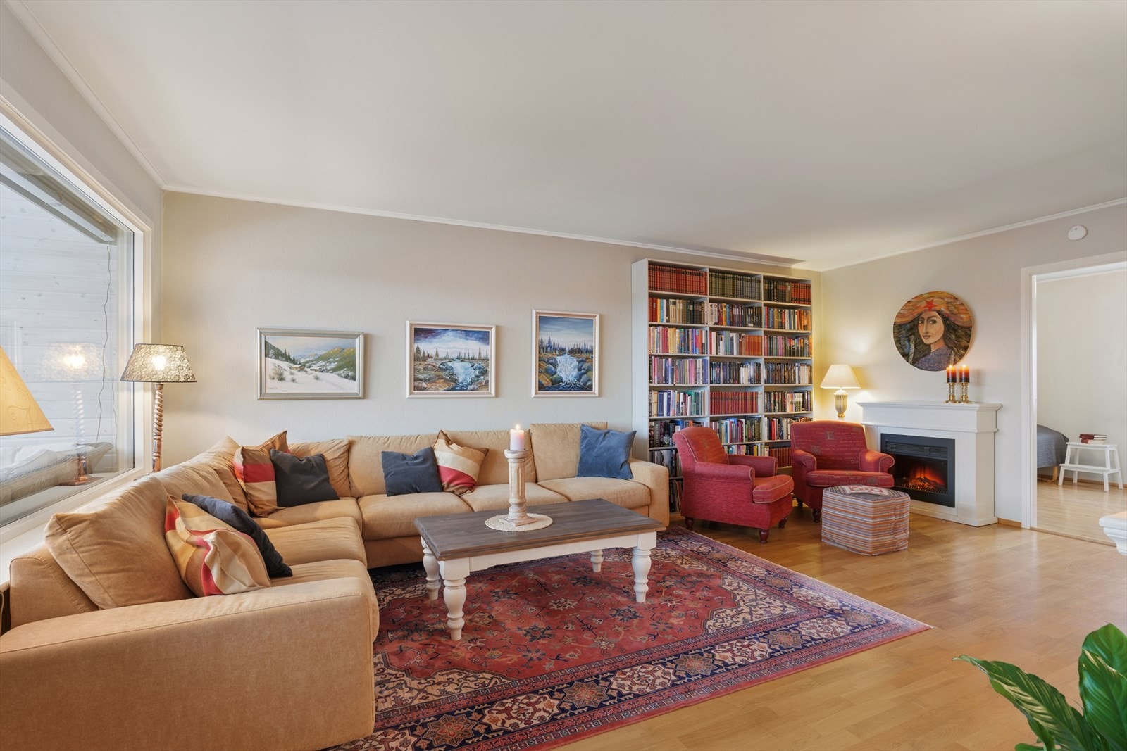 Her er det plass til store oppbevaringsmøbler. Galleribilde