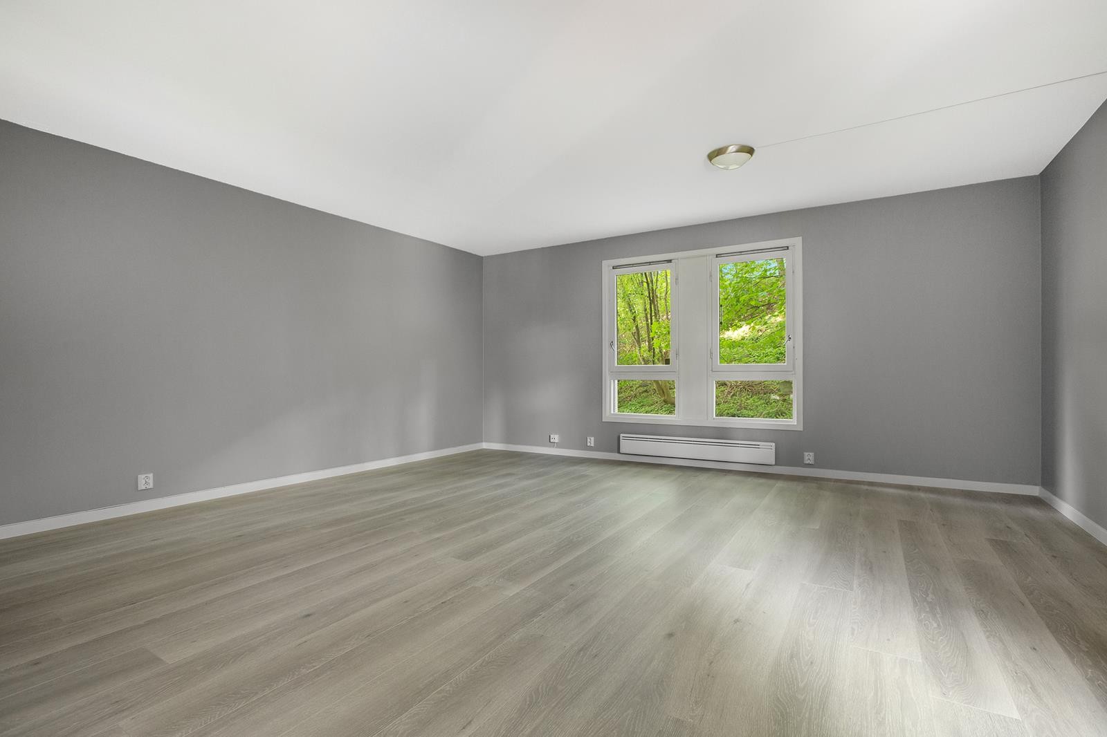 Stuen er enkel å møblere Galleribilde