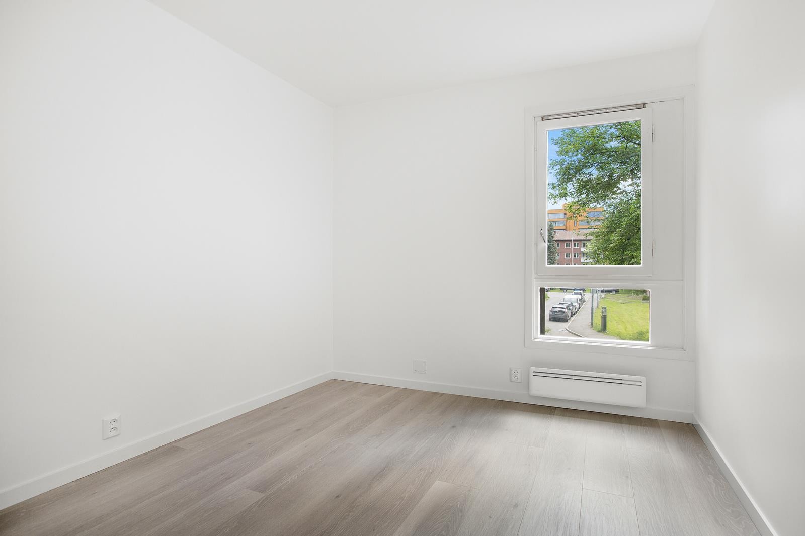 Soverom 1 med plass til dobbeltseng Galleribilde