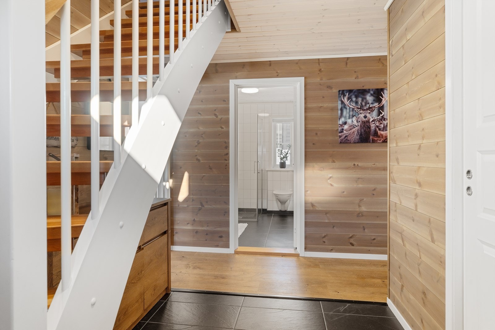 Entré mot bad. Galleribilde