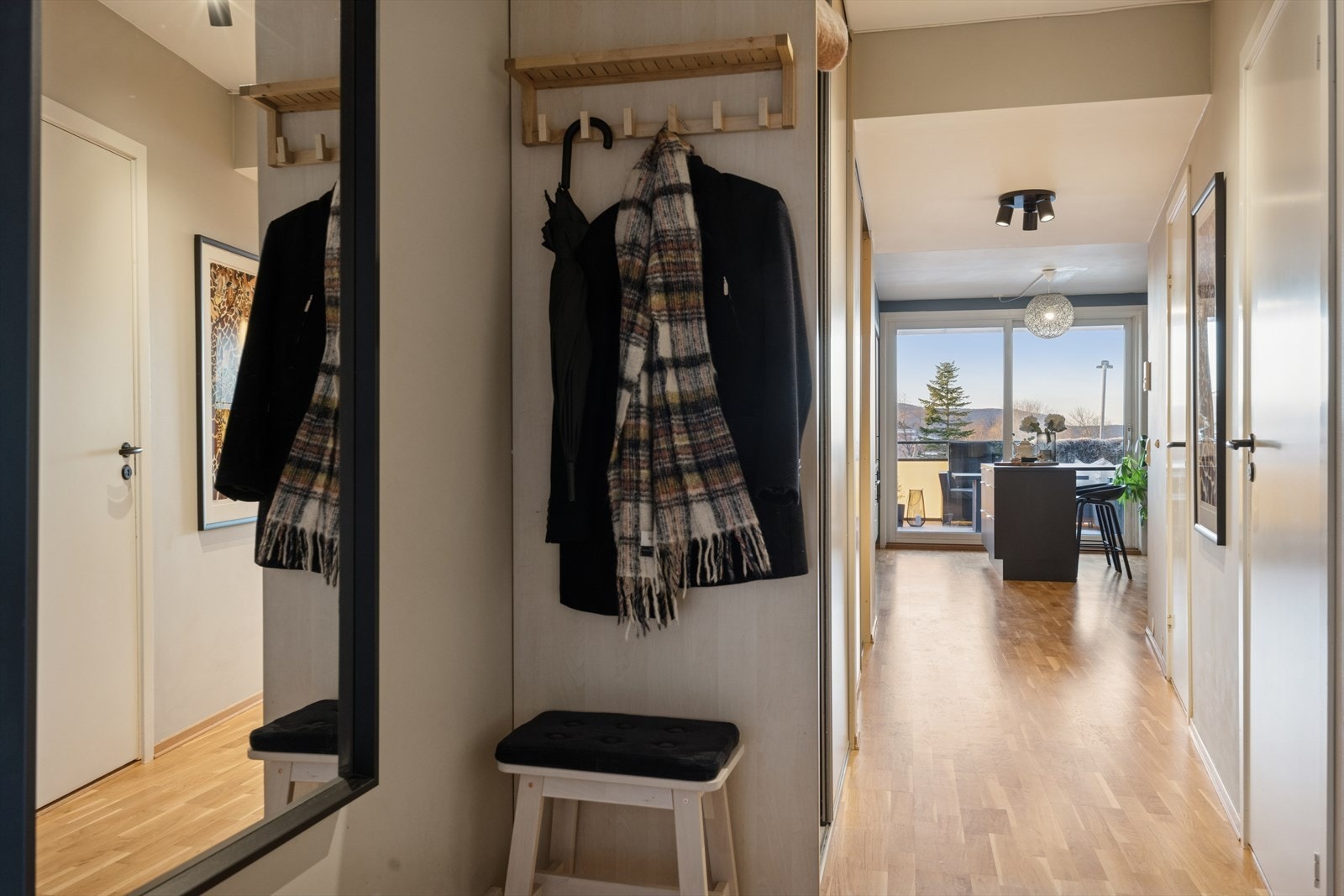 Innbydende entrè som måler 10 kvm. Galleribilde