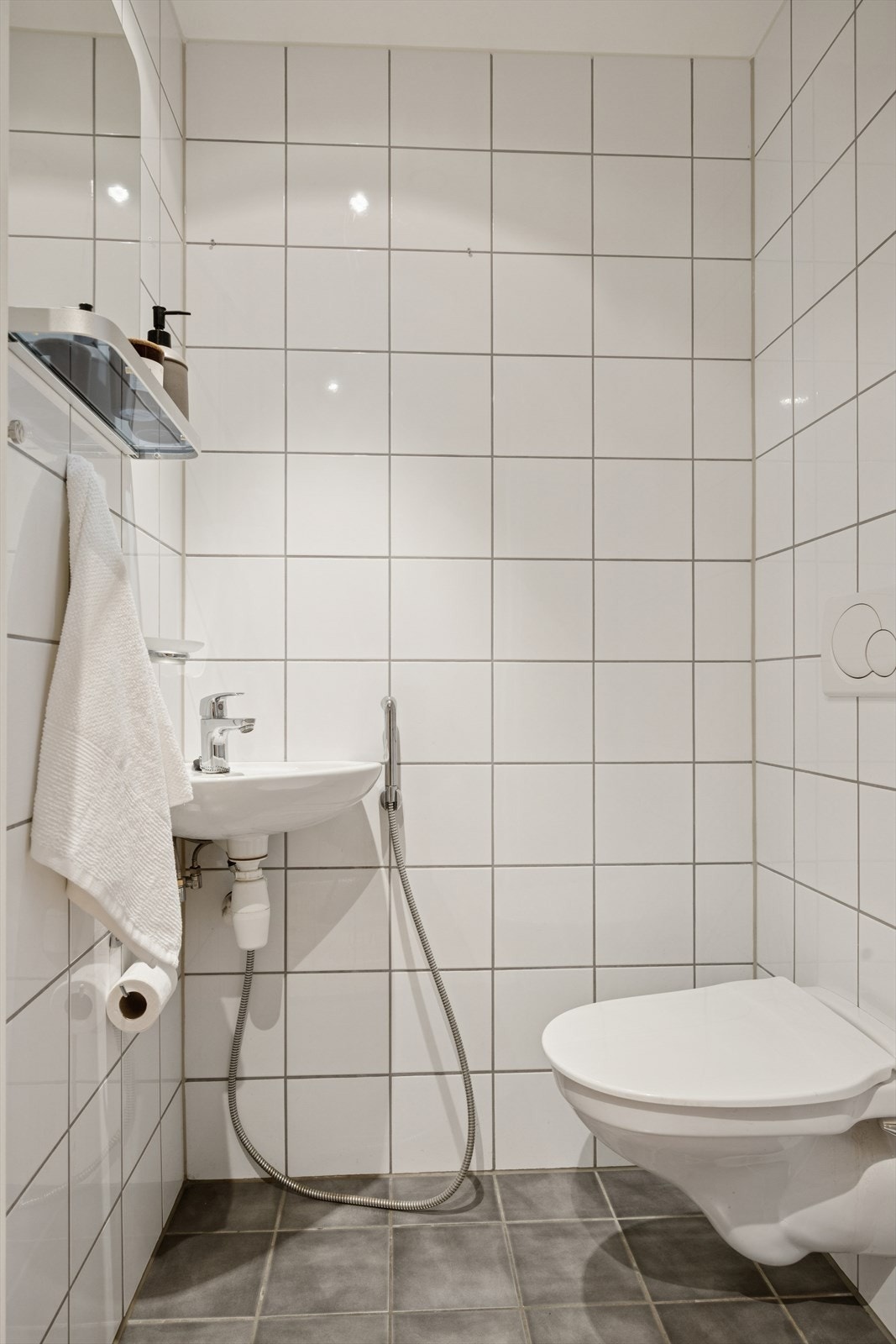 Toalett med servant. Galleribilde