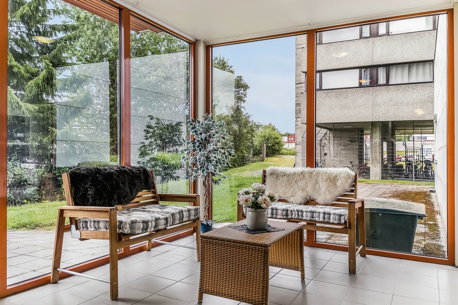 Felles sittegruppe ved inngangspartiet. Galleribilde