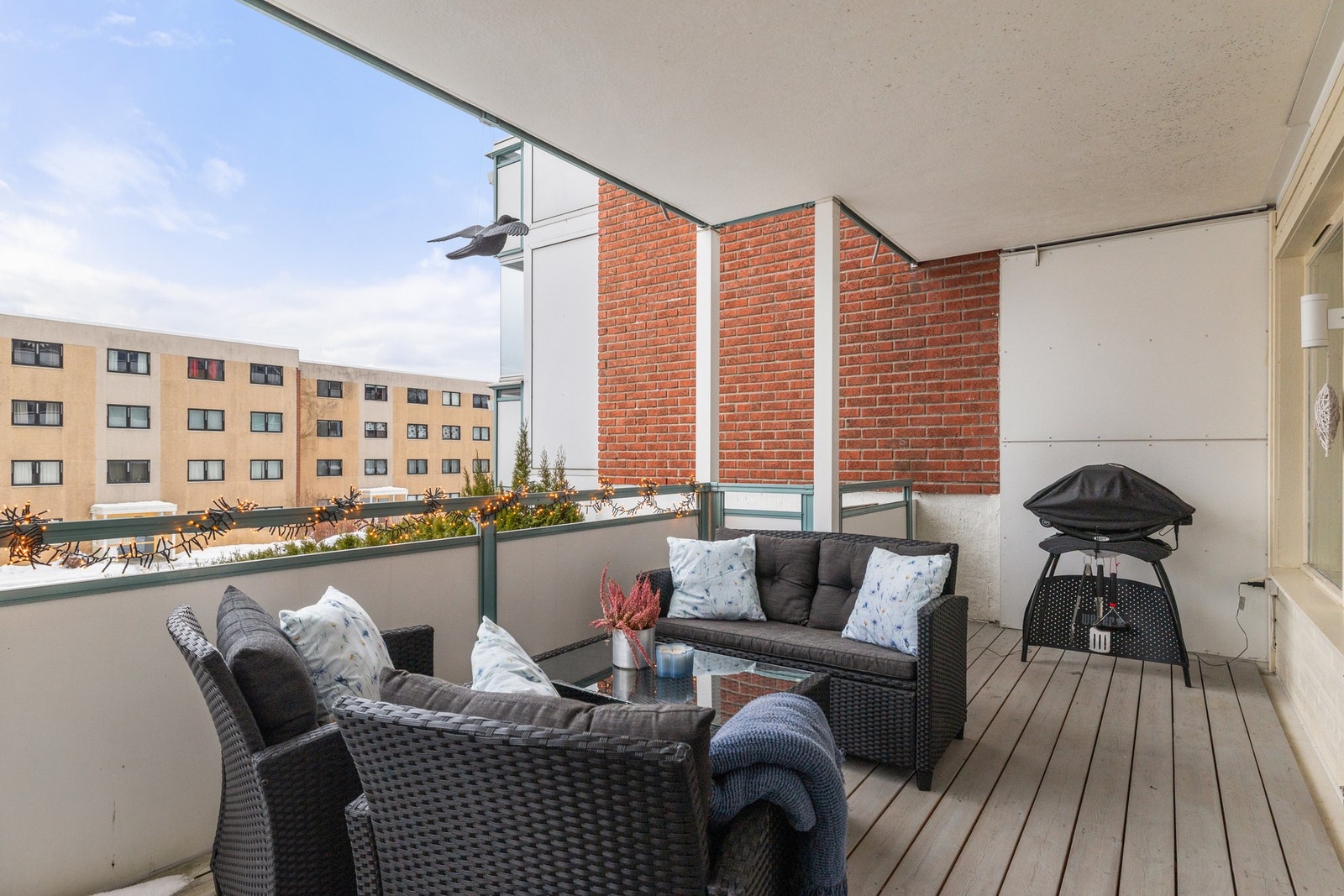 Stue med utgang til stor, sydøstvendt balkong på 14,5 m². Galleribilde