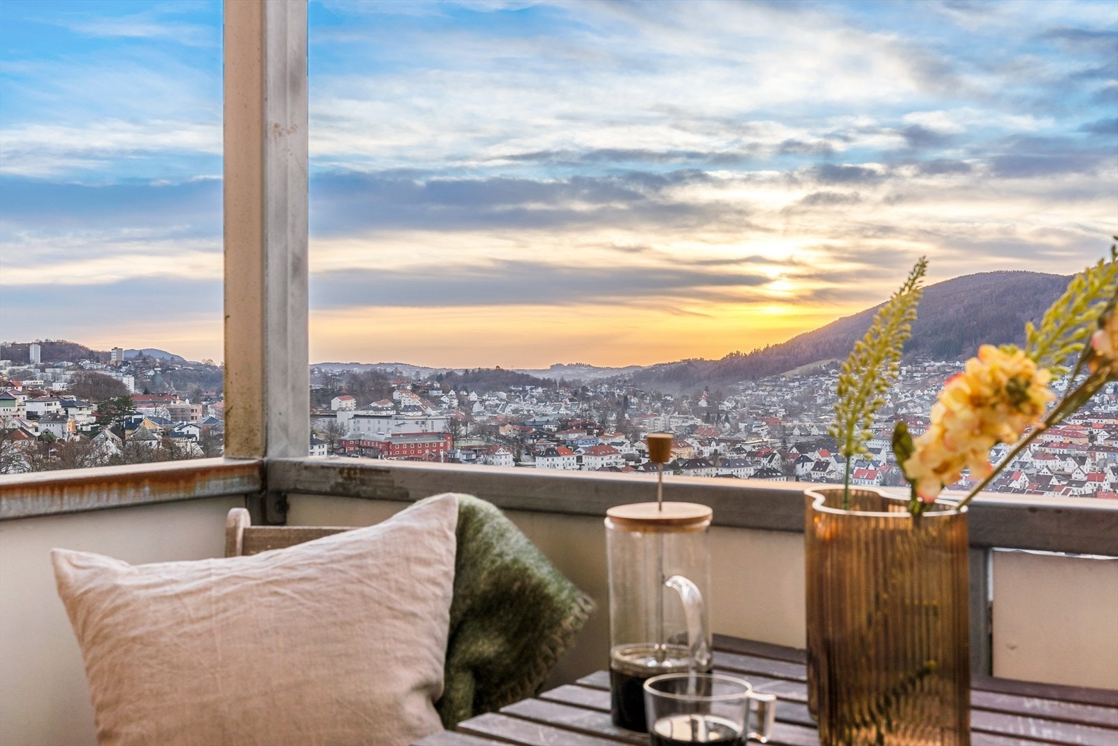 - Usjenert privat balkong meg fantastiske sol og utsiktforhold - Galleribilde