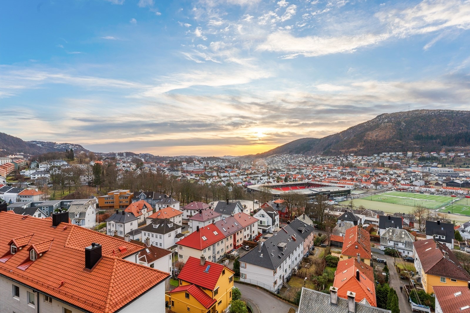 - Bo i kort avstand til det meste du trenger - Galleribilde