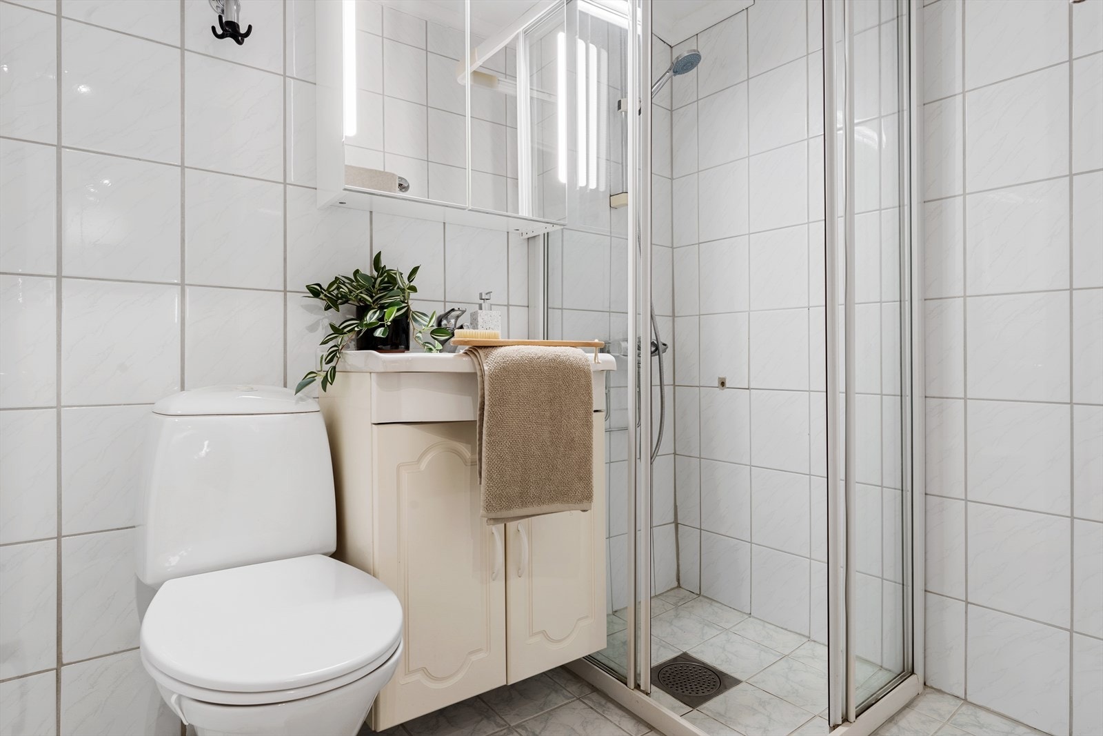 - Helfliset bad med behagelig varme i gulvet - Galleribilde