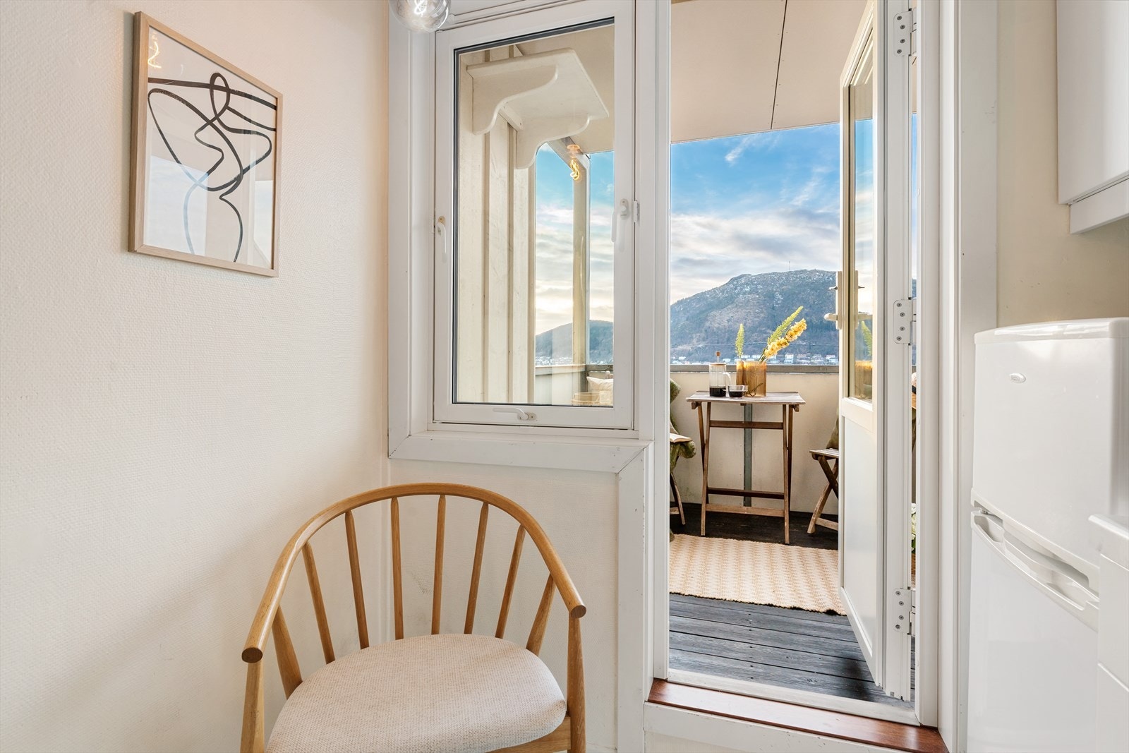 - En ekstra kvalitet i hverdagen: utgang fra kjøkken rett ut til fantastisk utsikt - Galleribilde