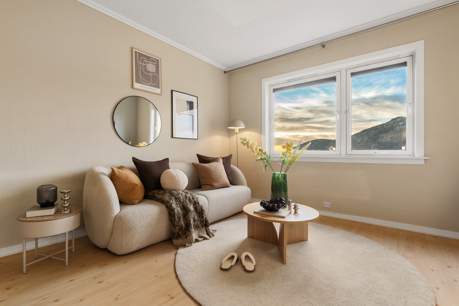 - Leiligheten har et internt bruksareal på 44m² og inneholder entré, stue, kjøkken, soverom, garderobe og bad - Galleribilde