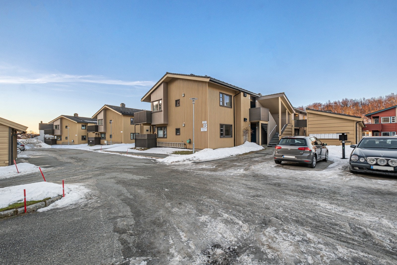 Med leiligheten følger det en fast parkeringsplass. Galleribilde