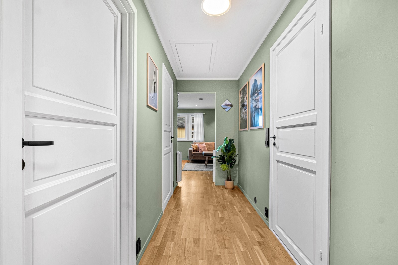 Det er også en innvendig bod/garderoberom i leiligheten. Galleribilde