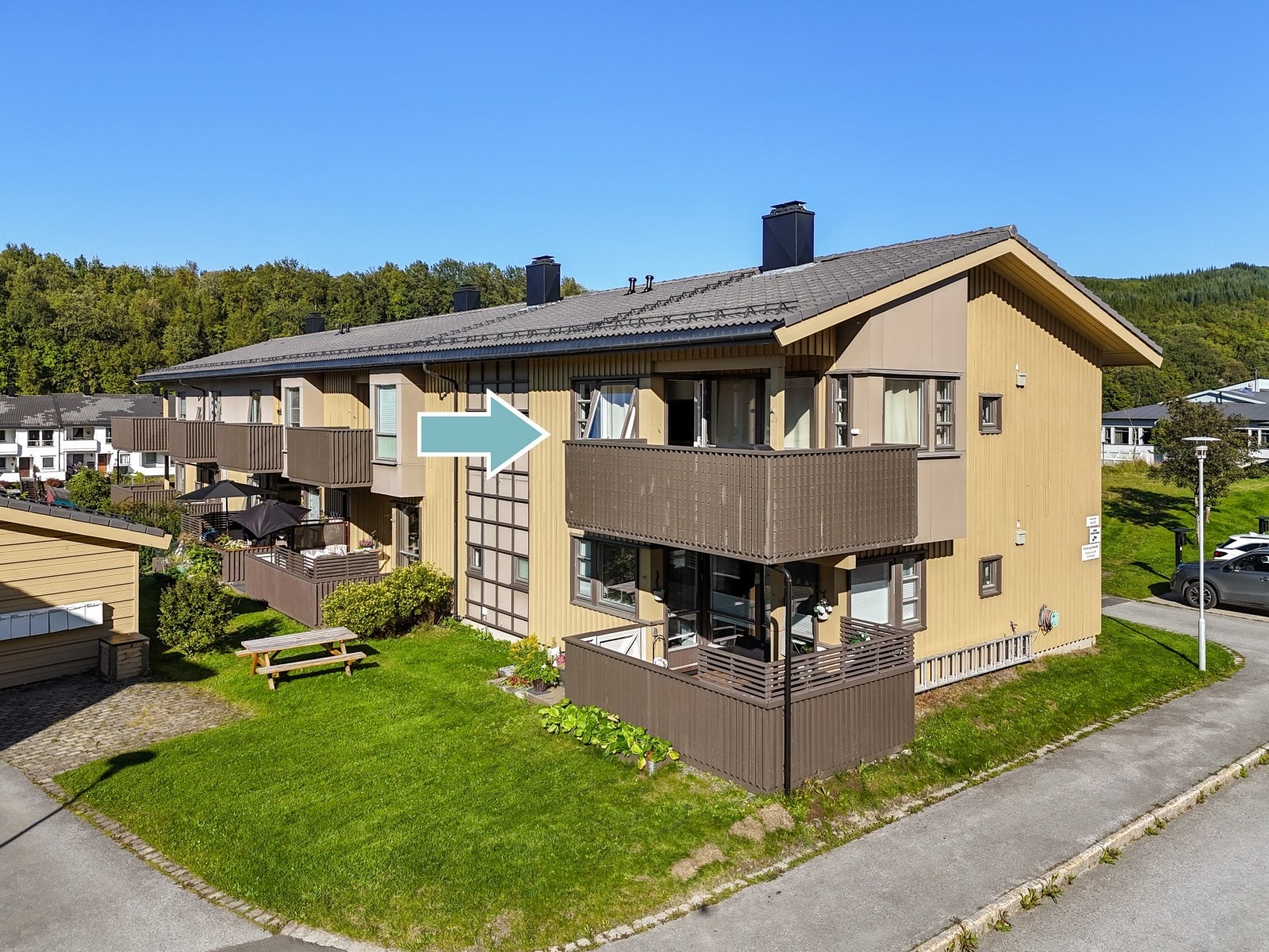 Leiligheten ligger fint til på enden i byggets andre etasje. Galleribilde