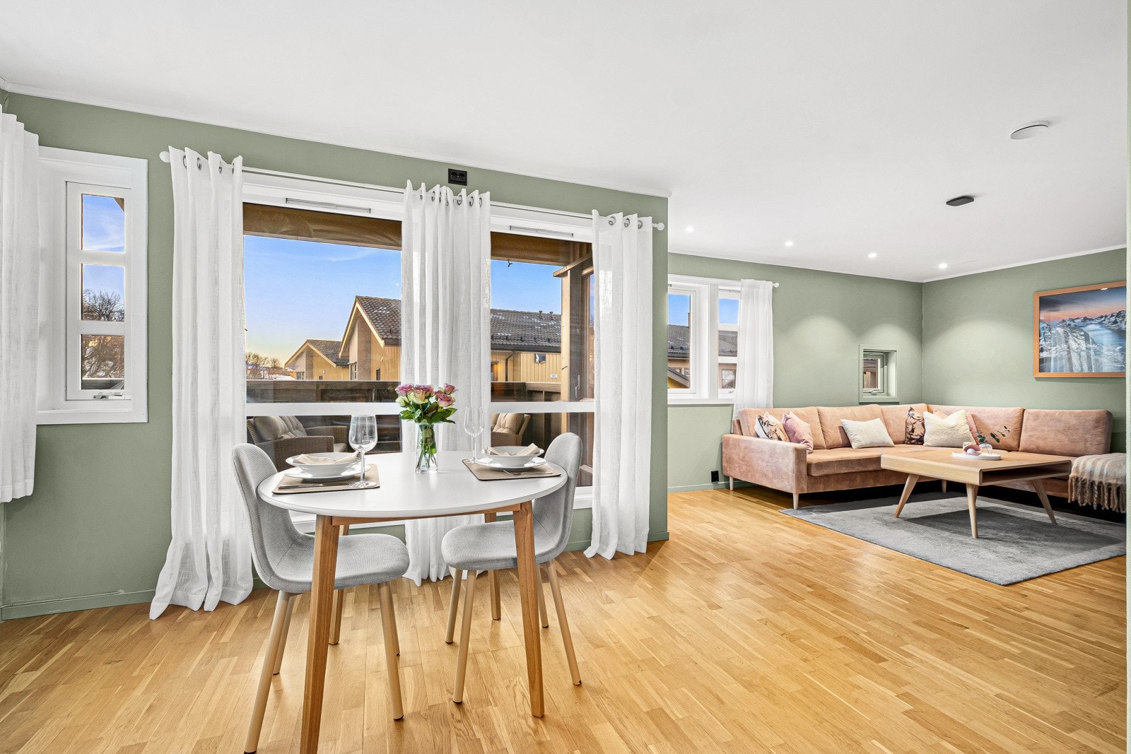 Spisegruppen tar plass i egen sone og inviterer til sosiale og hyggelige måltider med kjente og kjære. Galleribilde