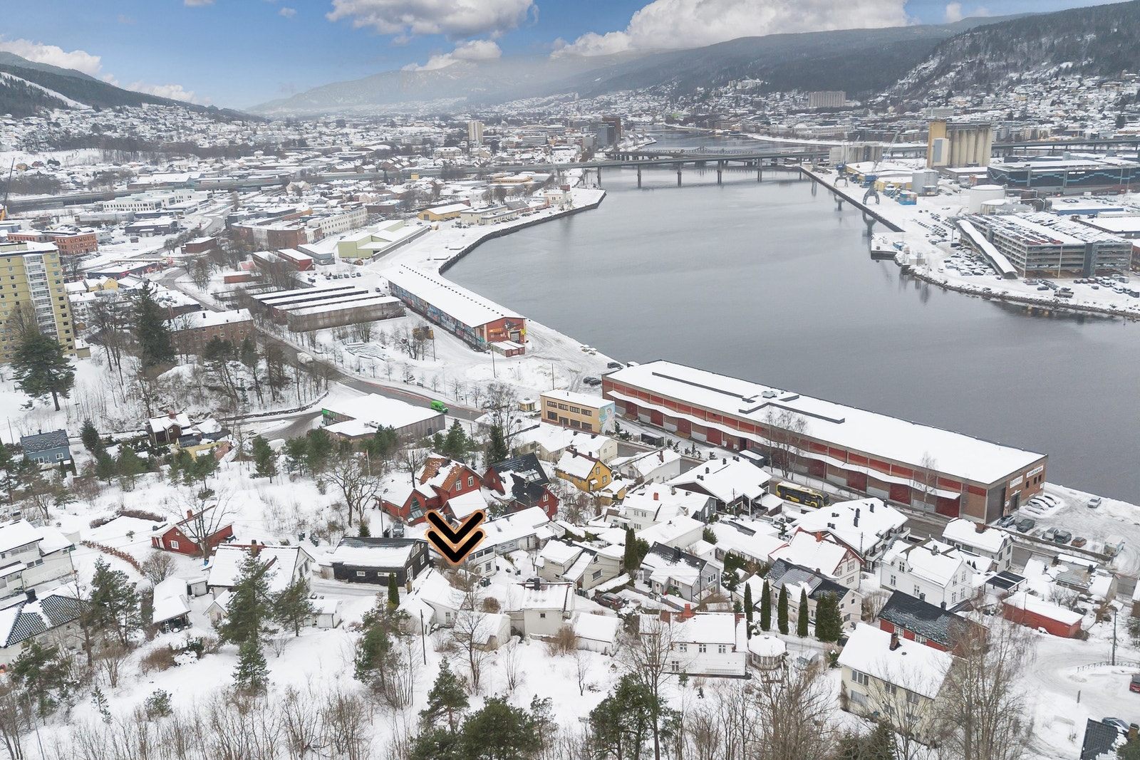 Her bor du tett på sentrum, samtidig som området oppleves rolig og fredelig. Kun kort sykkeltur til sentrum! Galleribilde