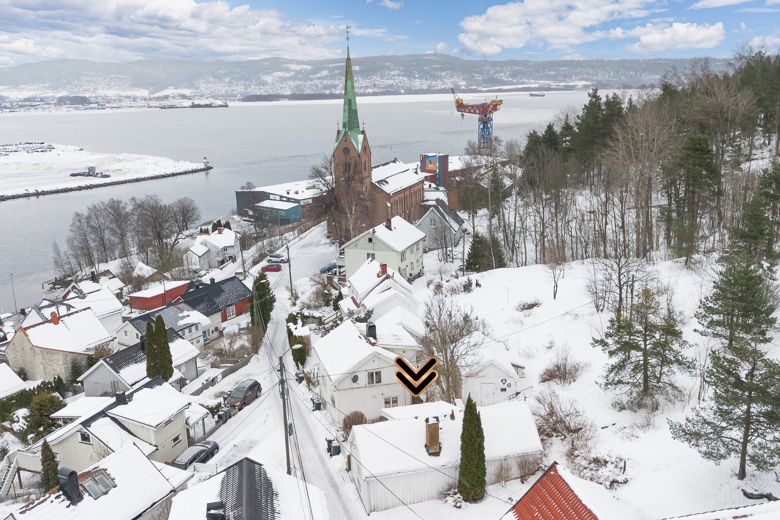 Fjordnær beliggenhet i en av drammens eldste gater Galleribilde