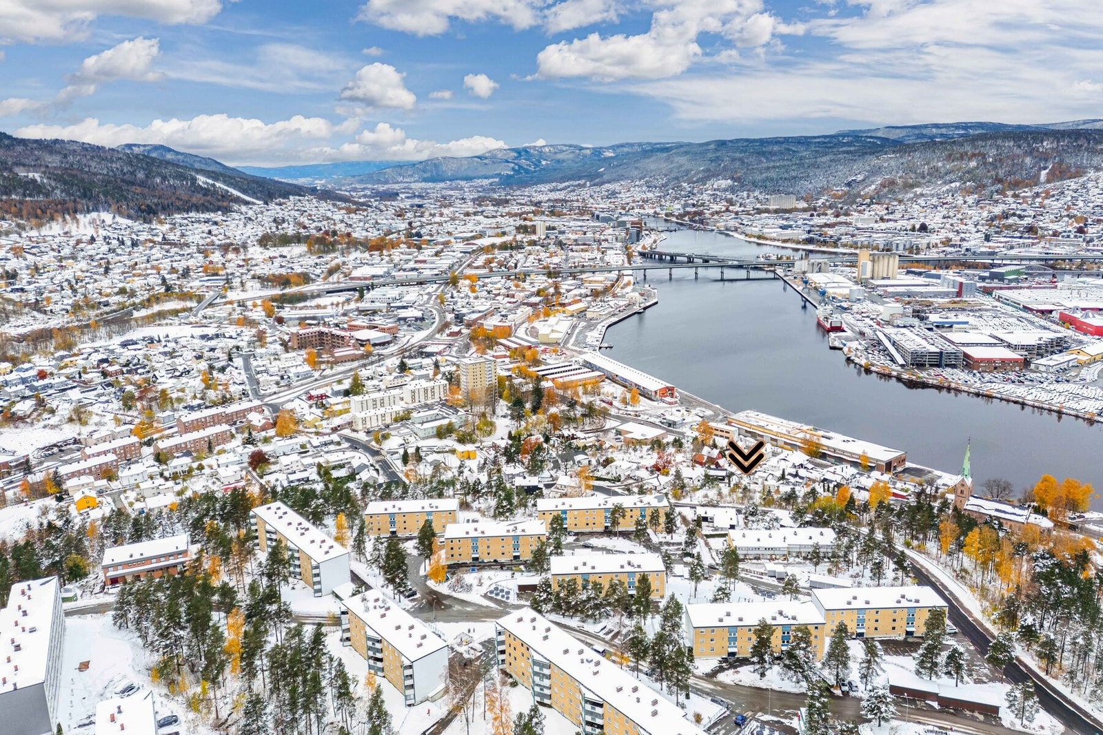 Området gjennomgår omfattende byutvikling, hvor tidligere industri- og havneområder transformeres til moderne bymiljøer med boliger, møteplasser og rekreasjonsområder langs fjorden. Galleribilde