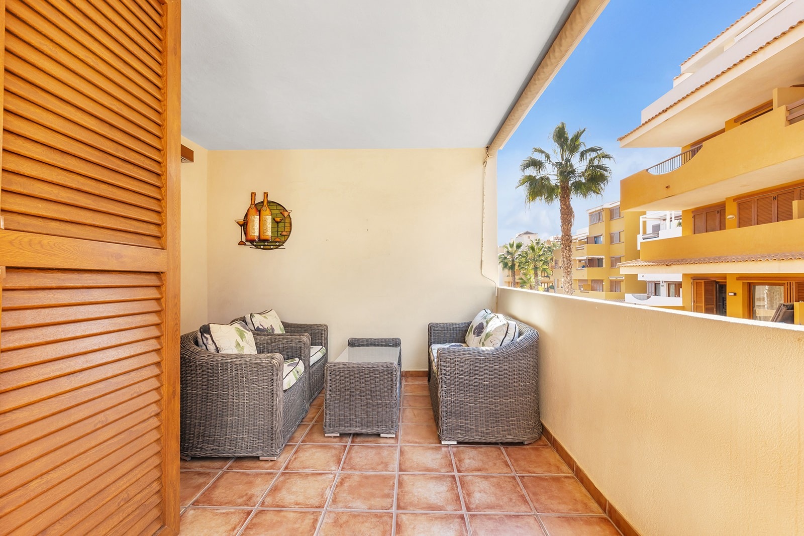 Hele veranda kan dekkes med vegg markiser. Galleribilde