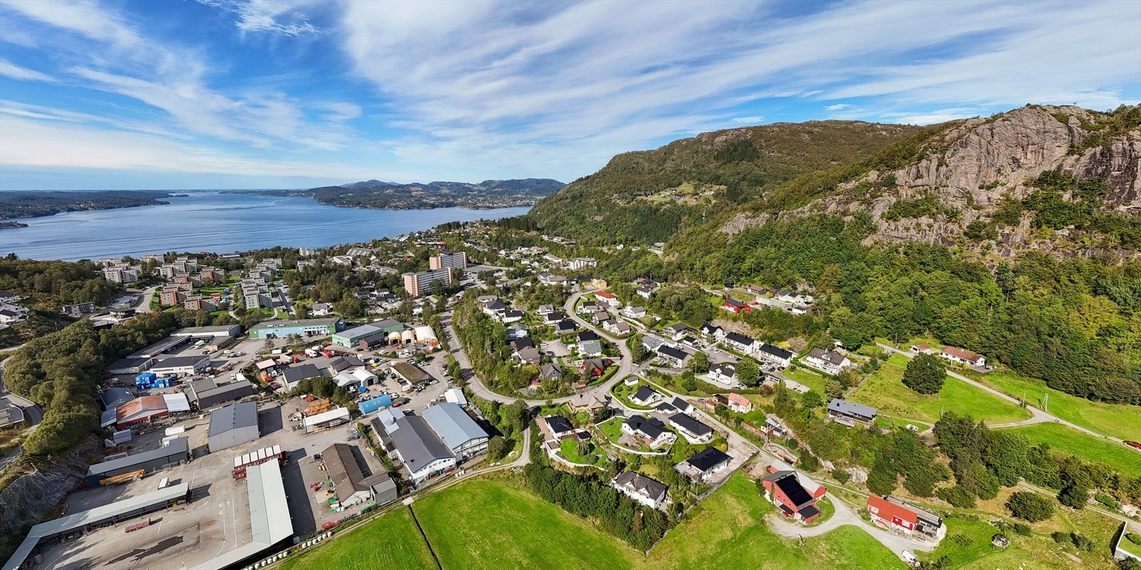 I nærområdet på Toppe finner man dagligvare, frisør, tannlege og Toppe gartneri Galleribilde