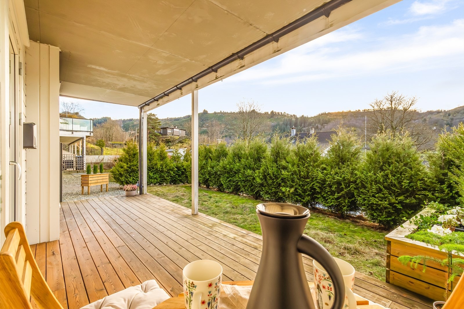 Her er det meget gode solforhold og rikelig med plass til utemøbler Galleribilde