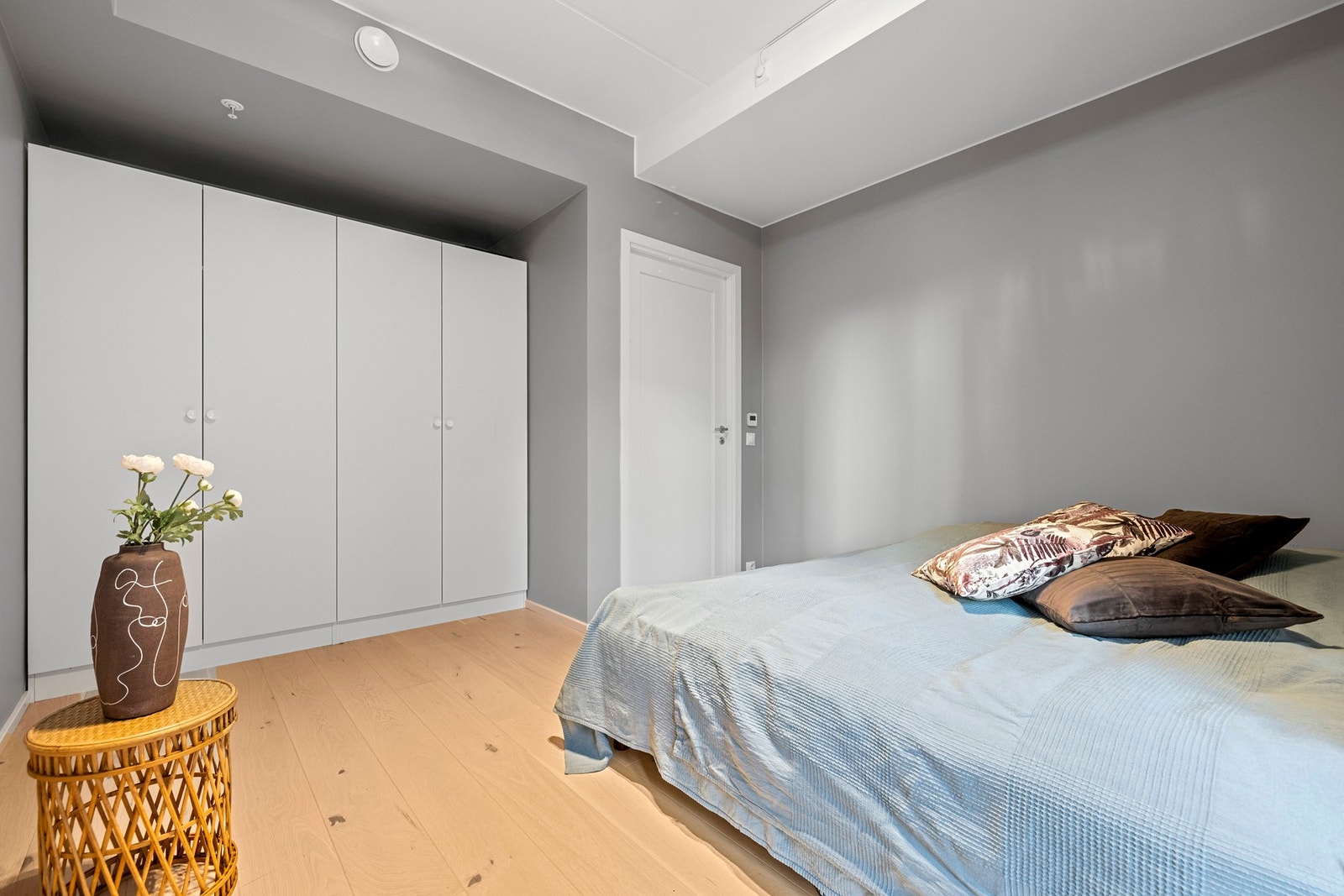 Her er det garderobeskap som medfølger handelen. Galleribilde