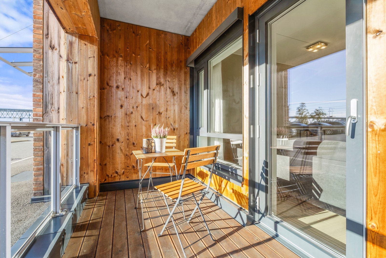 Fra stuen er det utgang til markterrasse på hele 8,4 m². Galleribilde