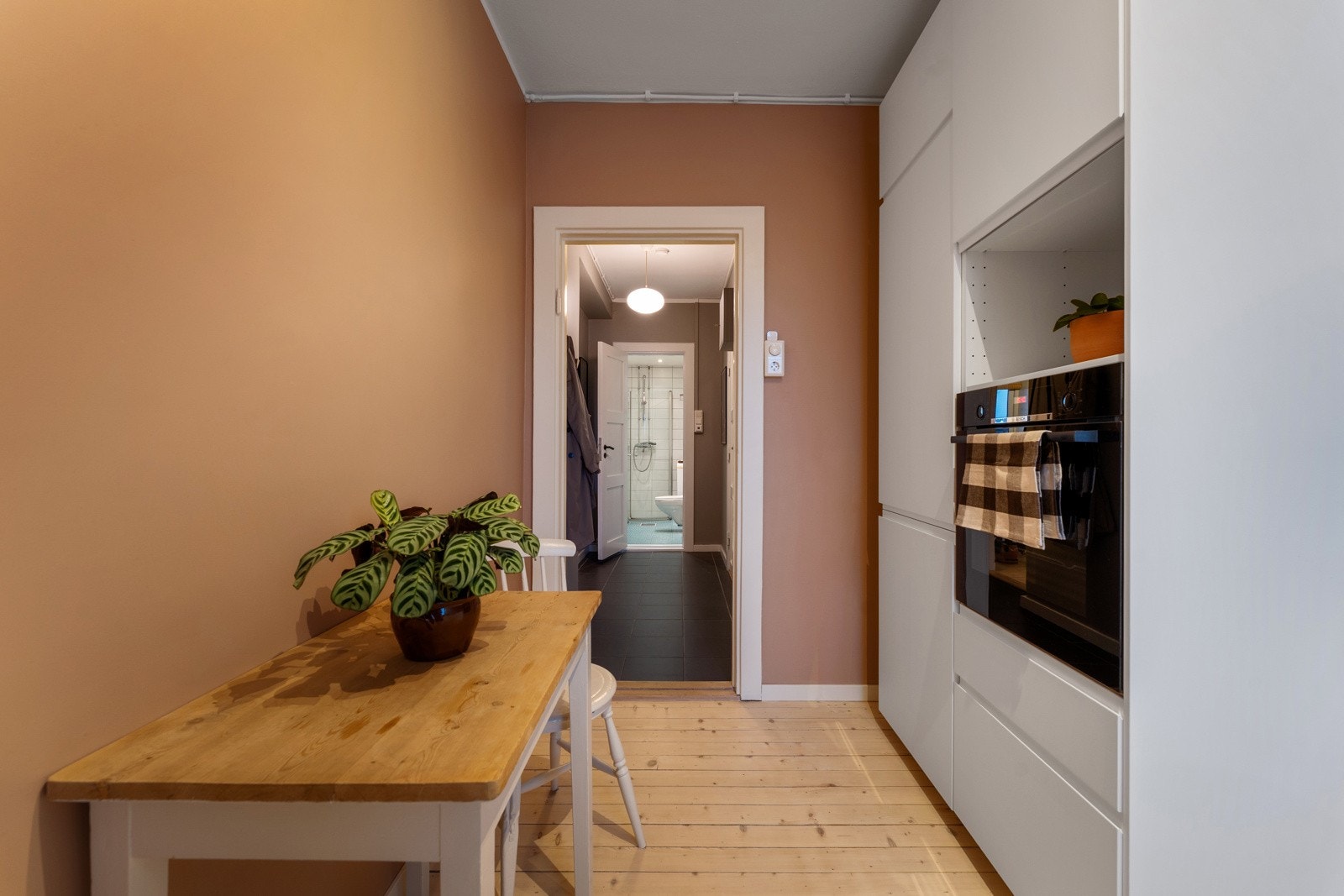 Plass til spisebord på kjøkkenet. Galleribilde