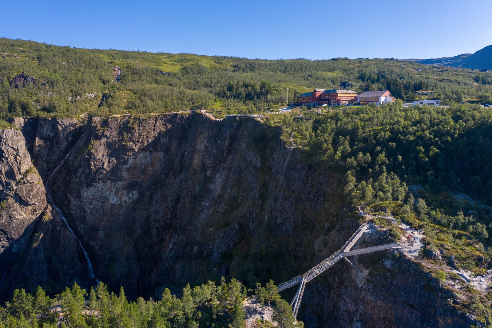 Vøringsfossen er et av Norges mektigste fossefall, som helt klart er verdt et besøk Galleribilde
