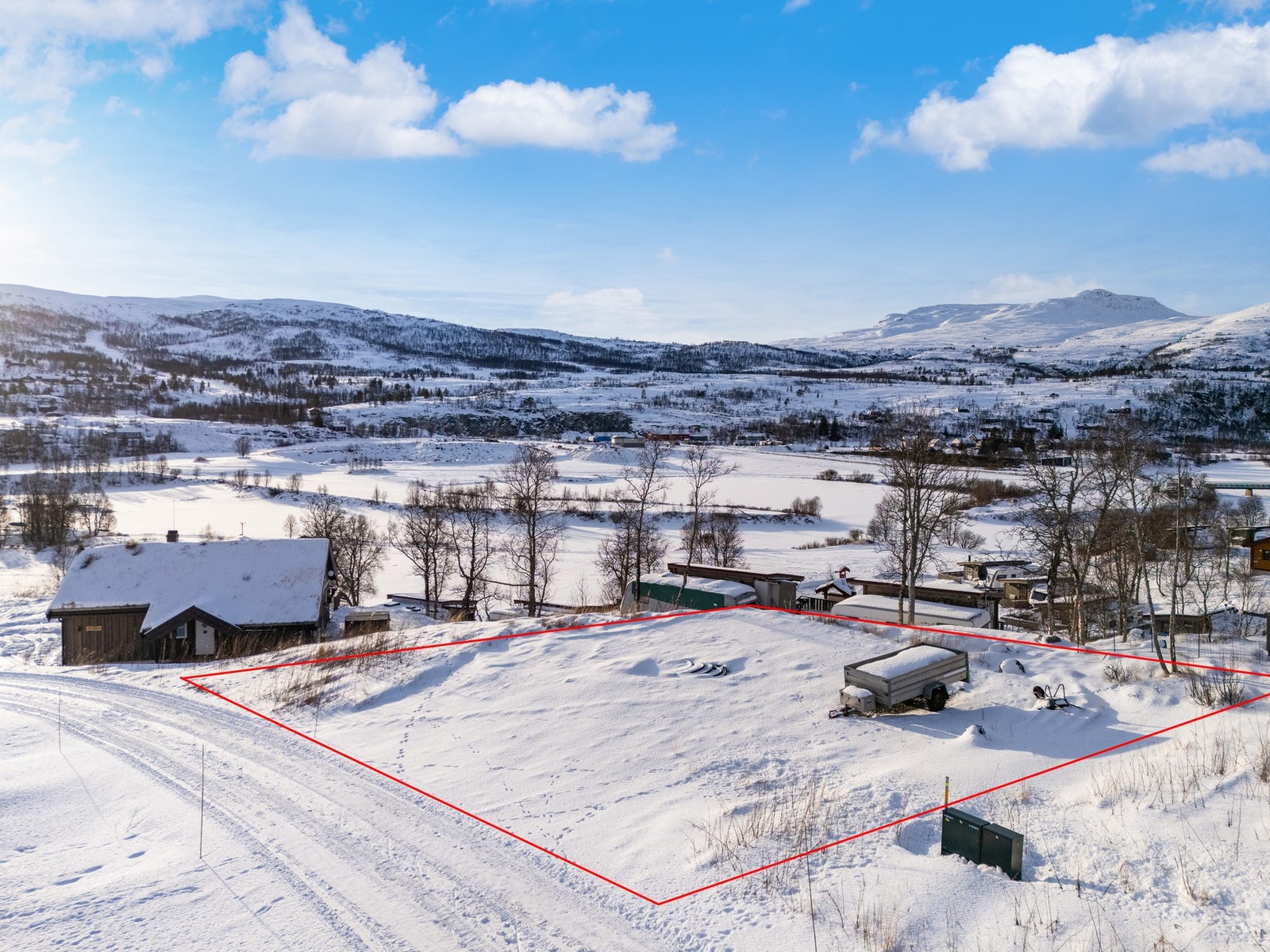 Tomten er på 648,3 m² Galleribilde