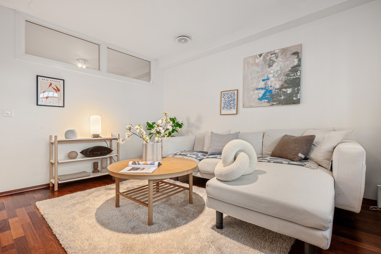 - Lys og trivelig studioleilighet i 2. etasje med smart planløsning og mye oppbevaringsplass - Galleribilde