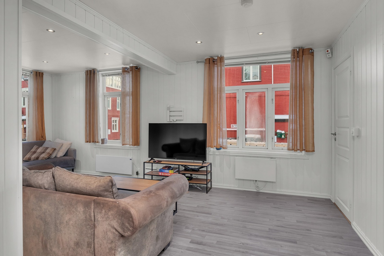 Stor og innbydende stue Galleribilde