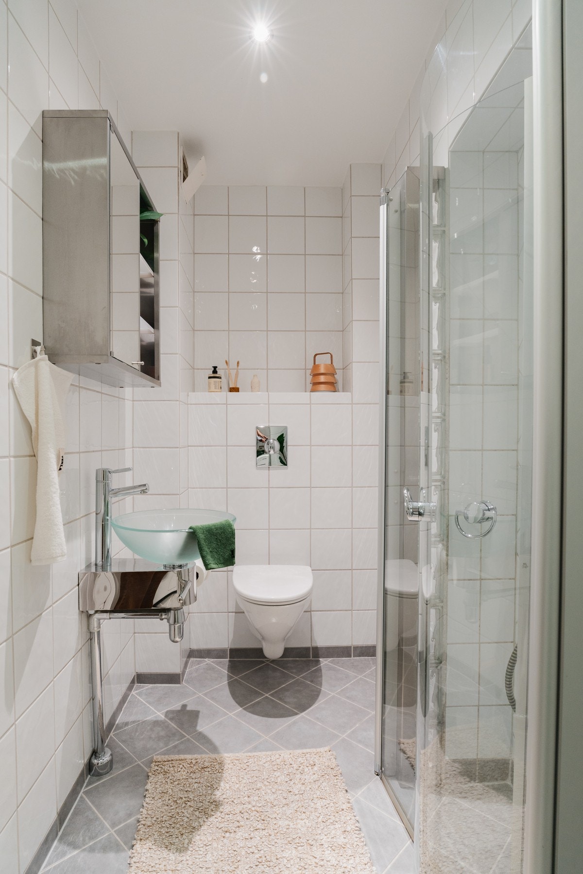 Hengetoalett på badet Galleribilde