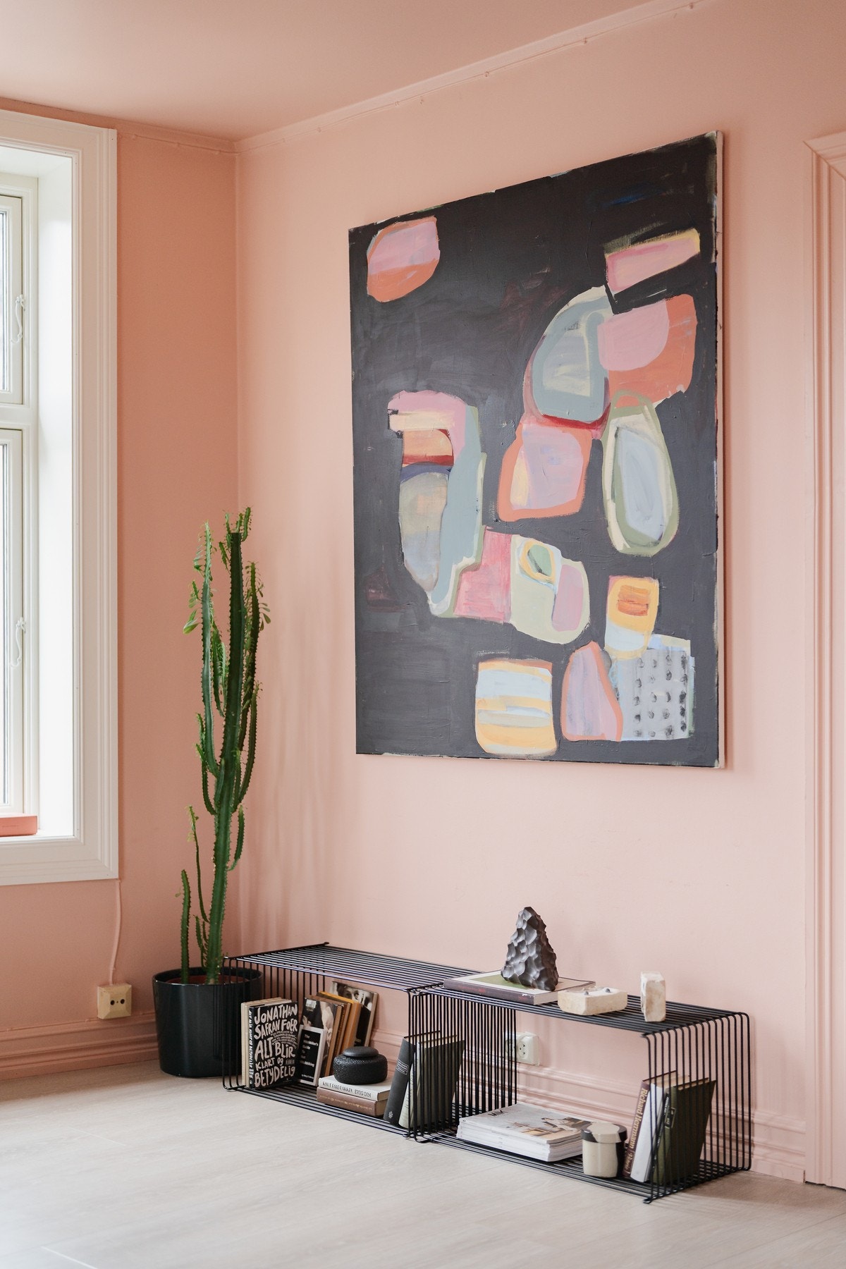 Stuen er nylig malt. Galleribilde