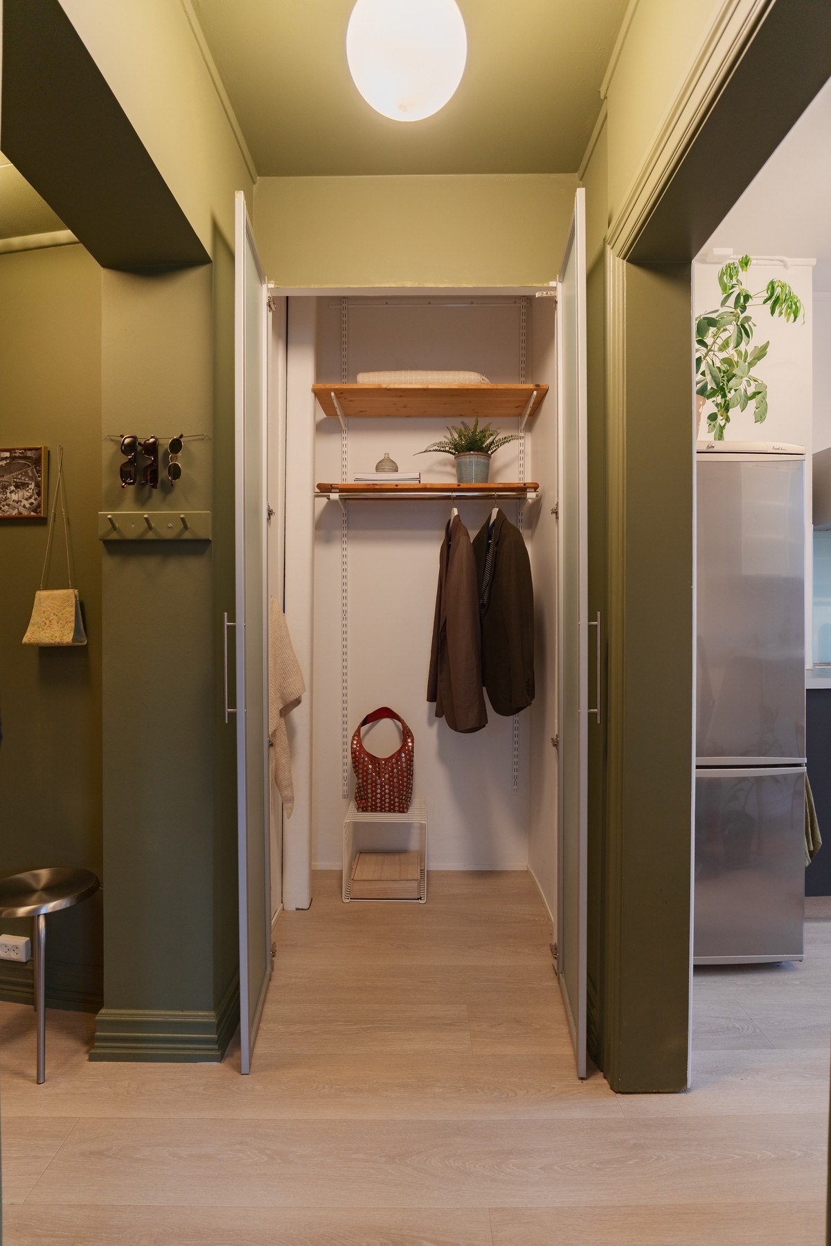 Praktisk kott i mellomgangen. Galleribilde