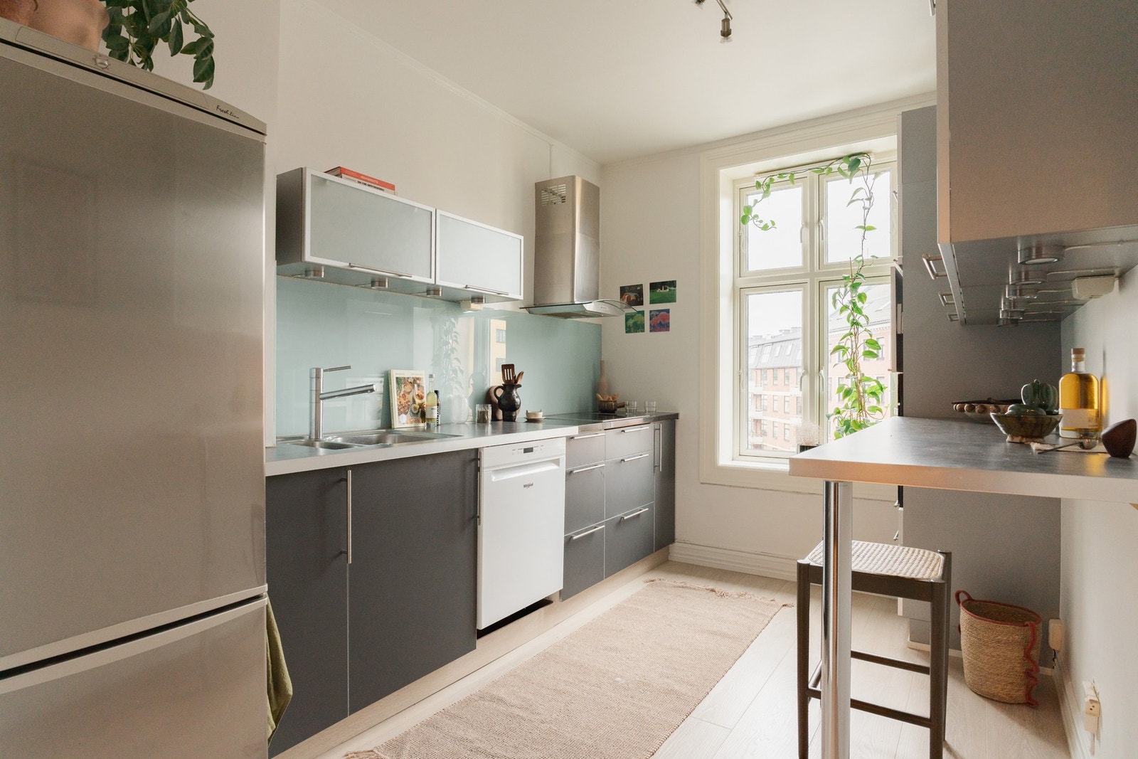 Praktisk barløsning/spiseplass på kjøkkenet. Galleribilde