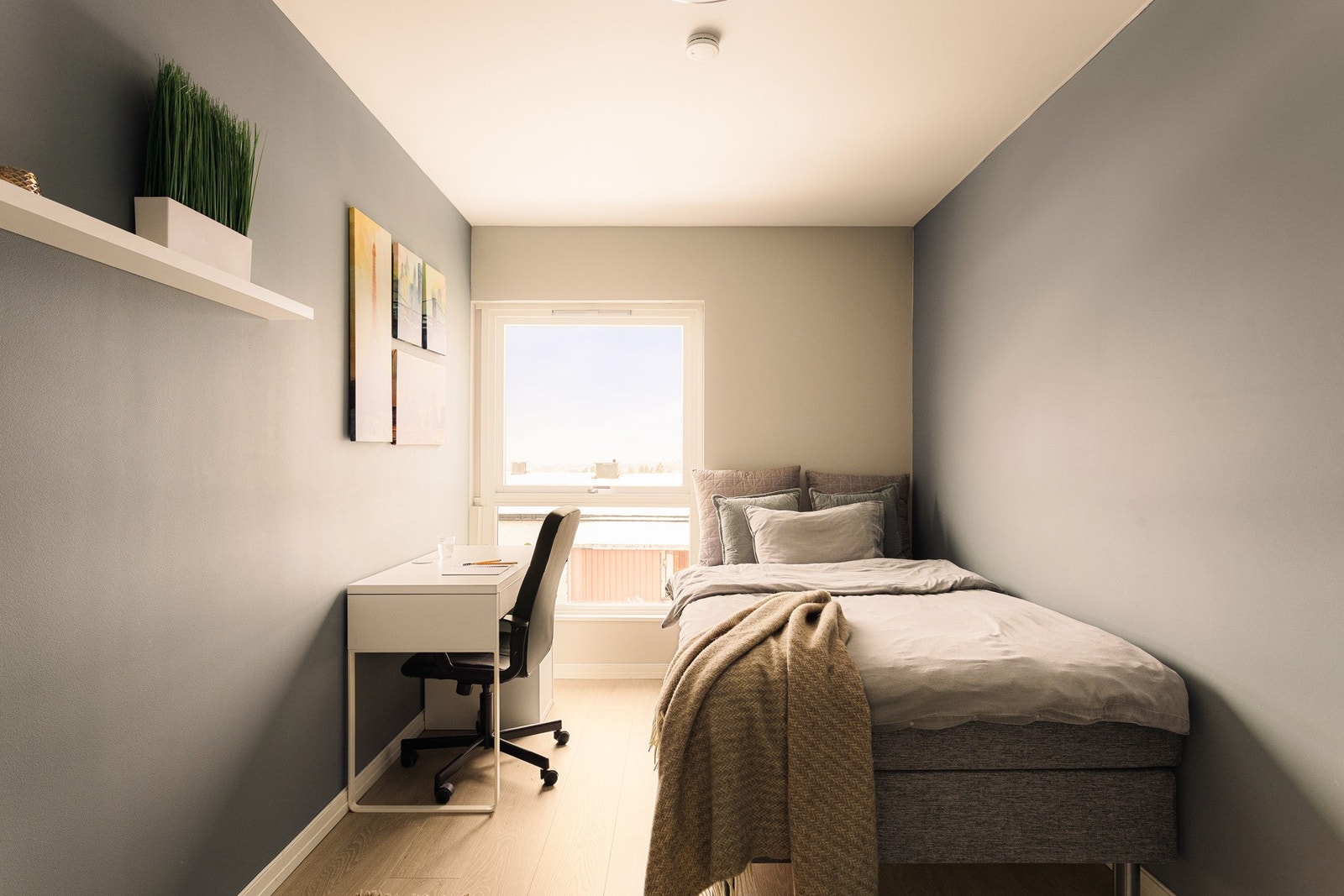 De tre øvrige soverommene byr på god plass til seng med tilhørende møblement. Galleribilde